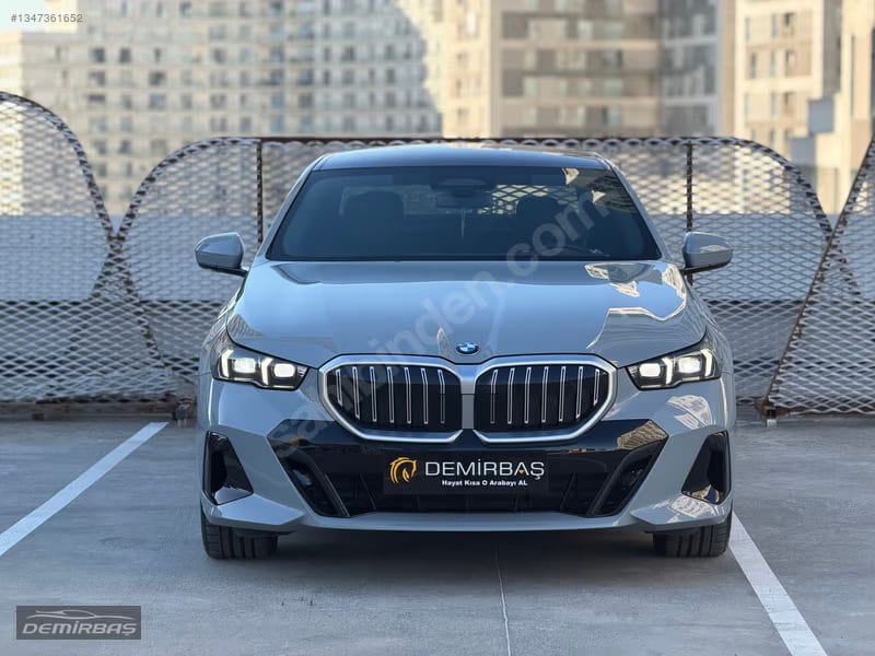 2025 BMW 5 Serisi 520i — fotoğraf 1